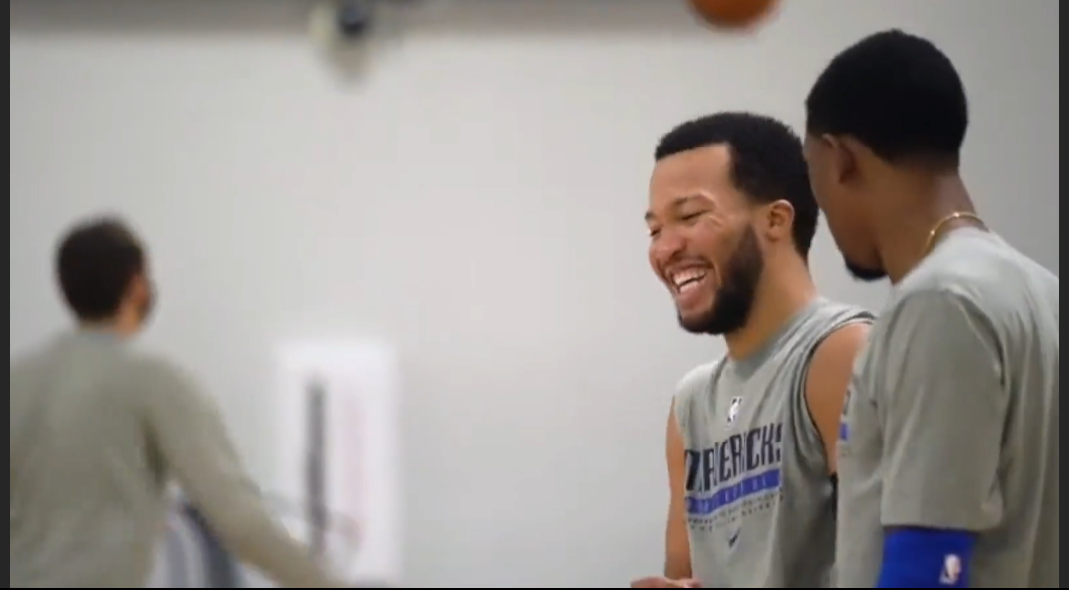 父亲打9年NBA，没有保障！儿子8年狂揽2亿美金，还成为了纽约之王